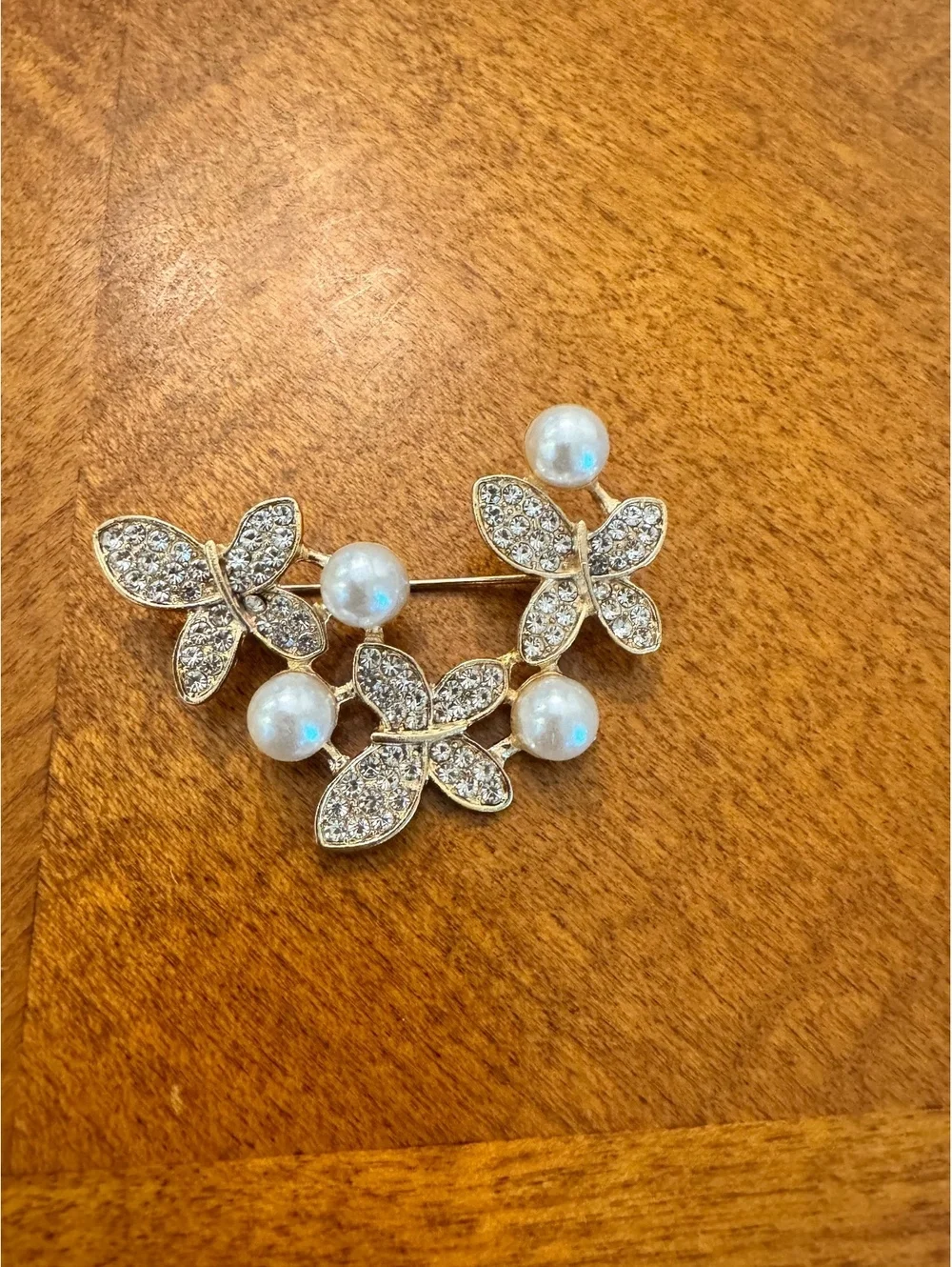Elegant Butterfly and Pearl Brooch Pin 306